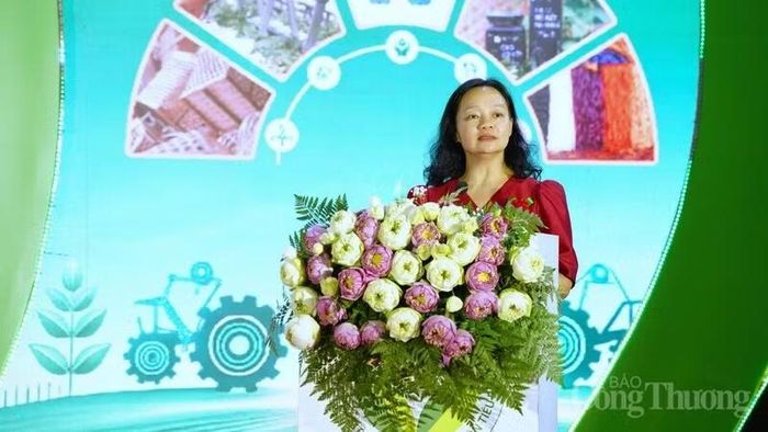 Bà Nguyễn Thị Lâm Giang, Cục trưởng Cục Đổi mới sáng tạo, Chuyển đổi xanh và Khuyến công phát biểu khai mạc.