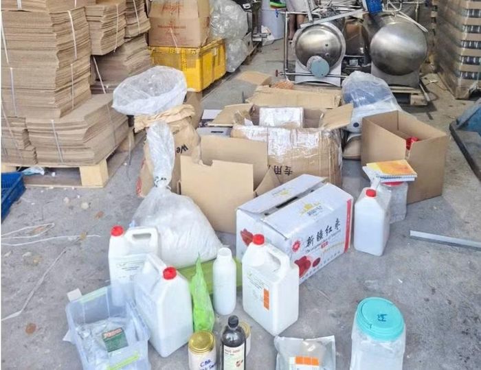 Một số nguyên liệu sản xuất hũ yến giả.
