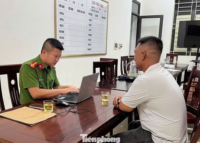 Công an mời bố đẻ cháu bé là anh N.B.Đ. lên trụ sở làm việc.