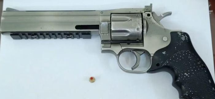 Khẩu súng thu giữ từ đối tượng Thanh.