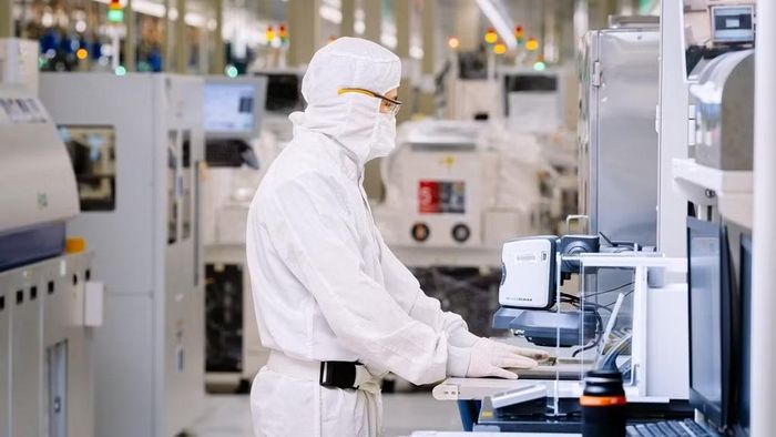 Nhà máy Intel Việt Nam hiện là cơ sở lắp ráp và kiểm định chip lớn nhất trong mạng lưới toàn cầu của Intel, tạo ra khoảng 6.500 việc làm trong lĩnh vực công nghệ cao
