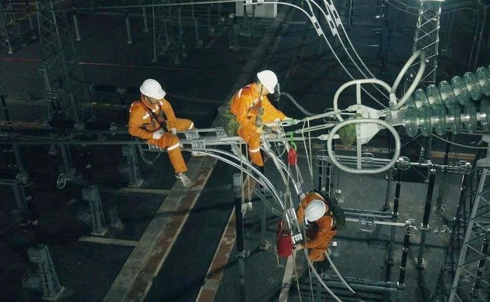 PTC2 tranh thủ sửa chữa, củng cố lưới điện vào ban đêm để giảm thiểu ảnh hưởng vận hành hệ thống điện.