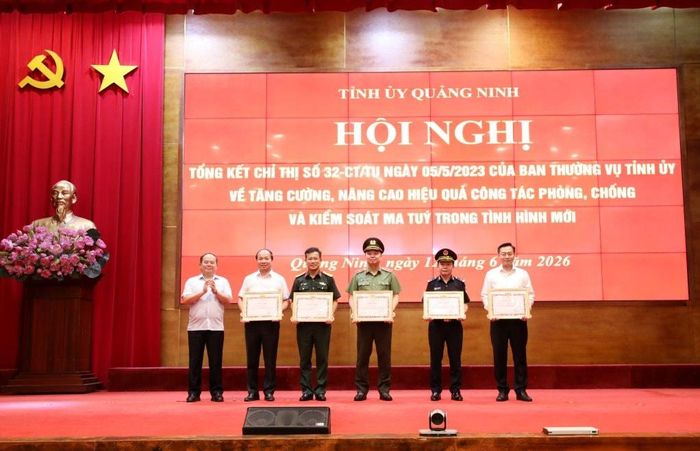 Ban Thường vụ Tỉnh ủy tặng Bằng khen cho các tập thể có thành tích xuất sắc trong công tác phòng, chống ma túy.