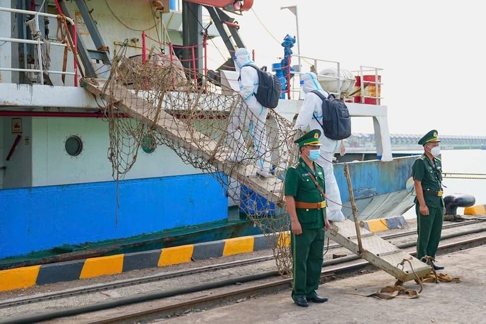 Bảo đảm an ninh khu vực nghi có dịch.