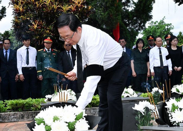 Phó Thủ tướng Hồ Quốc Dũng dự lễ truy điệu, an táng 18 hài cốt liệt sĩ ở Gia Lai.