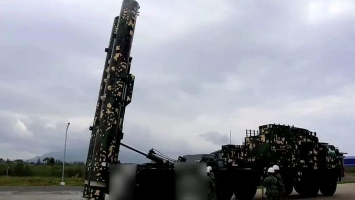 Philippines đã trở thành khách hàng quốc tế đầu tiên của hệ thống tên lửa BrahMos khi ký kết hợp đồng trị giá 375 triệu USD (khoảng 1,43 tỷ RM) vào năm 2022, bao gồm 3 bệ phóng tên lửa chống hạm đặt trên đất liền. Ảnh: defencesecurityasia.com