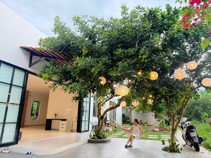 Chị Thảo tận hưởng thời gian thư giãn bên ngôi nhà mới xây