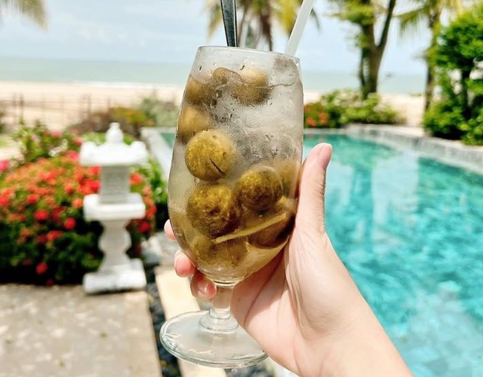 Quả sấu không chỉ giúp giải nhiệt mà còn có nhiều công dụng với sức khỏe. Ảnh: Thiều Hoa