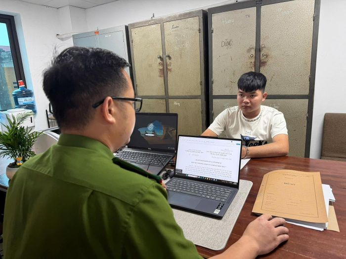 Đối tượng Nguyễn Văn Tâm tại cơ quan công an. Ảnh: CACC