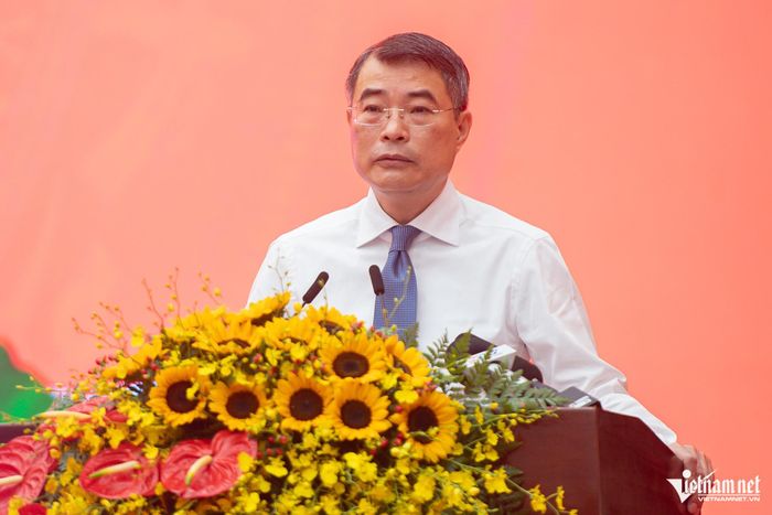 Thủ tướng Lê Minh Hưng chỉ đạo TPHCM sớm khởi công các công trình lớn như metro số 2 Bến Thành - Thủ Thiêm, cầu vượt biển Cần Giờ... Ảnh: Nguyễn Huế