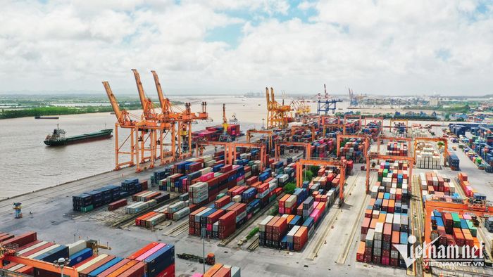 Bộ Chính trị định hướng ưu tiên các dự án cam kết sử dụng công nghệ tiên tiến, thân thiện môi trường, đóng góp lớn vào đổi mới sáng tạo, nghiên cứu và phát triển, đào tạo và sử dụng nhân lực Việt Nam. Ảnh: Hoàng Hà