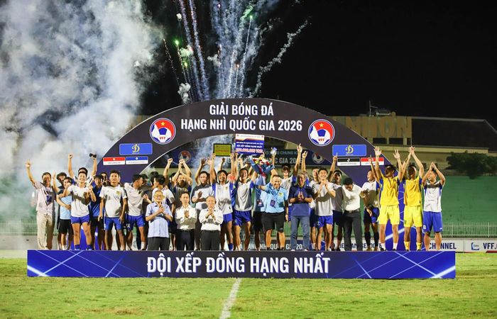 Trẻ Hà Nội và Huế lên chơi giải hạng Nhất mùa tới. Ảnh: VFF