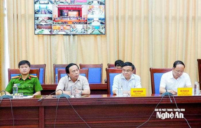 Các đại biểu dự lễ phát động tại điểm cầu tỉnh Nghệ An. Ảnh: Phạm Bằng