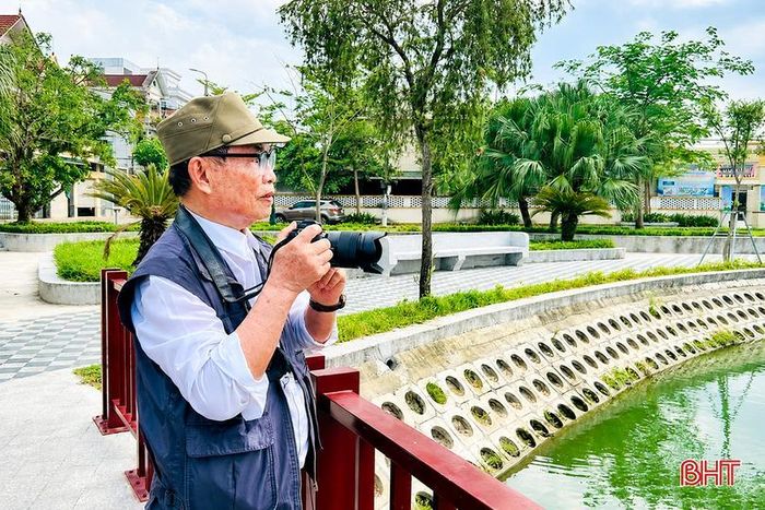 Hơn 60 năm gắn bó, Nghệ sĩ nhiếp ảnh Sỹ Ngọ đã lưu giữ những dấu ấn đổi thay của Hà Tĩnh qua từng góc máy.