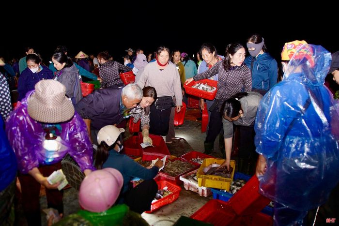 Với quy mô đầu tư đồng bộ, hiện đại, cảng cá Cửa Nhượng đáp ứng nhu cầu neo đậu tàu thuyền, bốc dỡ và tiêu thụ thủy sản của ngư dân trong và ngoài địa phương, đồng thời góp phần hoàn thiện hệ thống dịch vụ hậu cần nghề cá trên địa bàn.