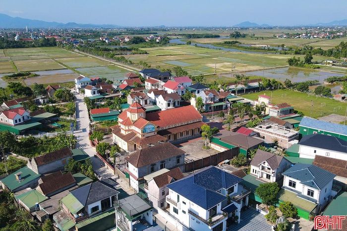 Thôn Ban Long (xã Xuân Lộc) có 306 hộ dân với hơn 1.300 nhân khẩu, là đồng bào có đạo.