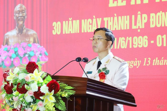 Thượng tá Bùi Quốc Toản - Phó Giám thị Trại giam Xuân Hà trình bày diễn văn tại lễ kỷ niệm.
