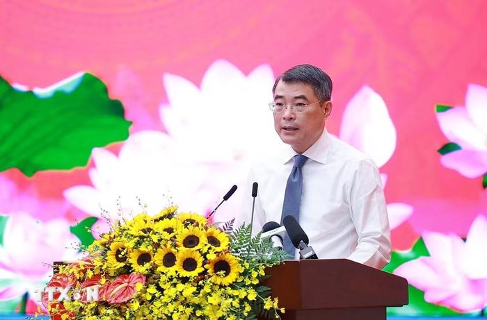 Thủ tướng Lê Minh Hưng phát động phong trào thi đua “Quyết tâm thực hiện thắng lợi mục tiêu tăng trưởng bền vững 2 con số giai đoạn 2026-2030.” (Ảnh: Dương Giang/TTXVN)