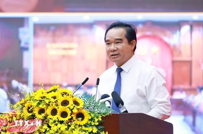 Chủ tịch UBND Thành phố Hồ Chí Minh Nguyễn Văn Được phát biểu hưởng ứng phong trào thi đua tăng trưởng bền vững 2 con số giai đoạn 2026-2030. (Ảnh: Dương Giang/TTXVN)