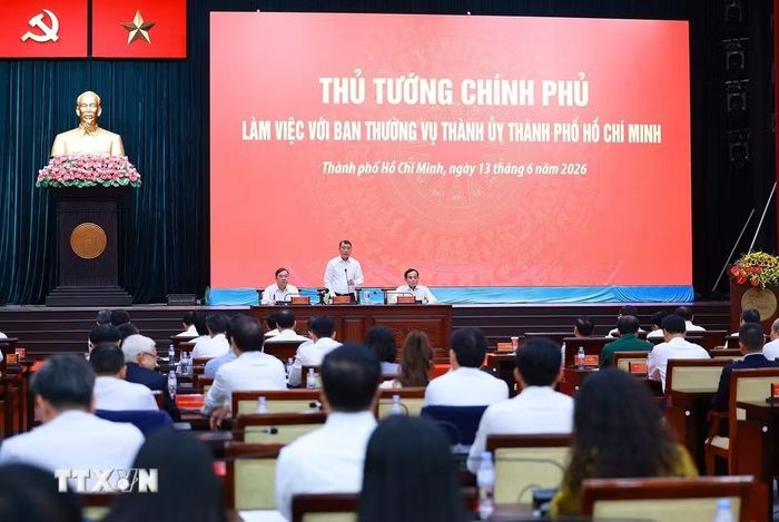 Thủ tướng Lê Minh Hưng làm việc với Ban Thường vụ Thành ủy Thành phố Hồ Chí Minh. (Ảnh: Dương Giang/TTXVN)
