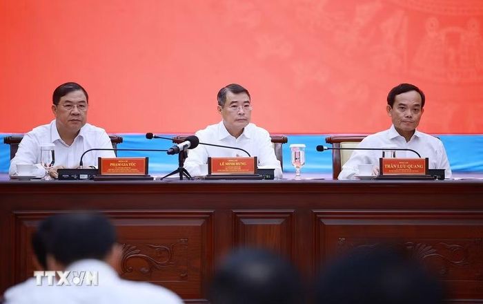 Thủ tướng Lê Minh Hưng chủ trì buổi làm việc với Ban Thường vụ Thành ủy Thành phố Hồ Chí Minh. (Ảnh: Dương Giang/TTXVN)