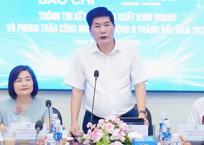 Ông Cao Hữu Hiếu, Tổng Giám đốc Tập đoàn Dệt May Việt Nam (Vinatex) chia sẻ thông tin về tình hình sản xuất-kinh doanh. (Ảnh: PV/Vietnam+)