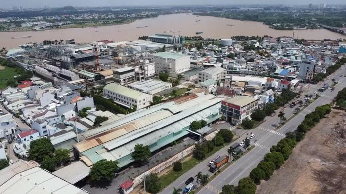 Khu công nghiệp Biên Hòa 1 tiếp giáp sông Đồng Nai. (Ảnh: Công Phong/TTXVN)