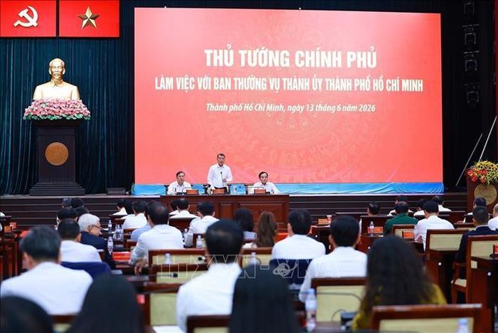 Thủ tướng Lê Minh Hưng làm việc với Ban Thường vụ Thành ủy Thành phố Hồ Chí Minh. Ảnh: Dương Giang/TTXVN