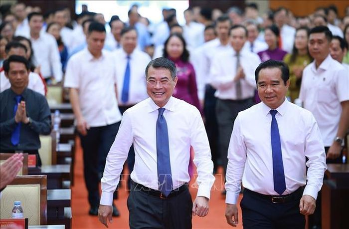 Thủ tướng Lê Minh Hưng đến chủ trì làm việc với Ban Thường vụ Thành ủy Thành phố Hồ Chí Minh. Ảnh: Dương Giang/TTXVN