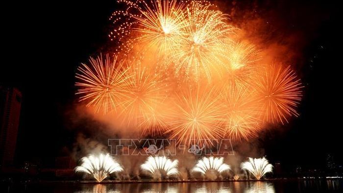 Đội Italy khiến khán giả choáng ngợp bởi “bản giao hưởng” màu sắc.