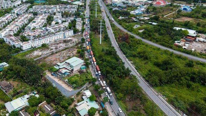 Sở Xây dựng Tp.HCM nhấn mạnh, nhằm đáp ứng mong mỏi của người dân, sớm đồng bộ hạ tầng cửa ngõ giúp kết nối hiệu quả với các trục giao thông lớn, thúc đẩy phát triển kinh tế khu vực phía Đông, UBND Tp.HCM đã giao Ban Quản lý dự án đầu tư xây dựng các công trình giao thông Tp.HCM triển khai dự án nâng cấp, mở rộng đường Nguyễn Duy Trinh theo quy hoạch được duyệt.