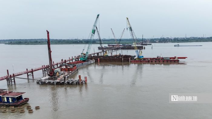 Phần cầu chính dài khoảng 3,9km, trong đó đoạn vượt sông Hồng dài 780m, gồm 3 nhịp lớn.