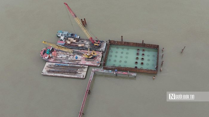 Hiện 3 trụ tháp đã hoàn thành xong việc khoan cọc nhồi và đang tiến hành thi công bệ trụ tháp.