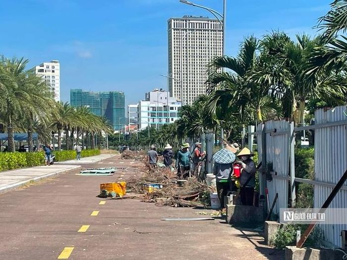 Phường Quy Nhơn cử lực lượng khẩn trương hỗ trợ đơn vị chủ đầu tư dọn dẹp hạ tầng tại Bến Mũi Tấn.
