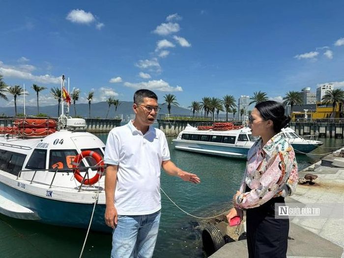 Trưởng phòng Kinh tế, hạ tầng và Đô thị phường Quy Nhơn Nguyễn Bảo Nguyên trao đổi với phóng viên.
