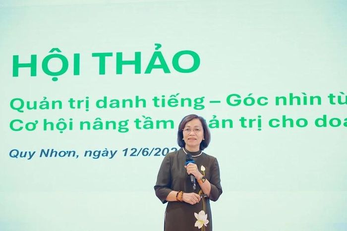 Bà Hà Thu Thanh – Phó Chủ tịch Hội Nữ doanh nhân Việt Nam, Chủ tịch Viện thành viên HĐQT Việt Nam, chia sẻ tại hội thảo. 