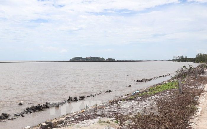 Tuyến đê biển Tây đoạn xã Đá Bạc đã hoàn thành đưa vào sử dụng. Ảnh: Tuấn Phi - TTXVN