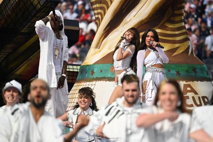 Màn kết hợp giữa Lisa, Anitta và Rema. Ảnh: AFP/Getty Images.