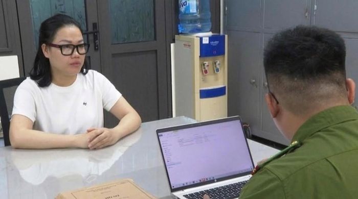 Đối tượng Mai Hà Trang tại Cơ quan Công an. Ảnh Công an TP Hà Nội