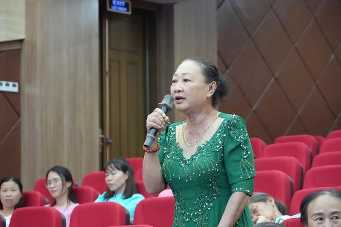 Các hội viên tham gia phát biểu tại chương trình.