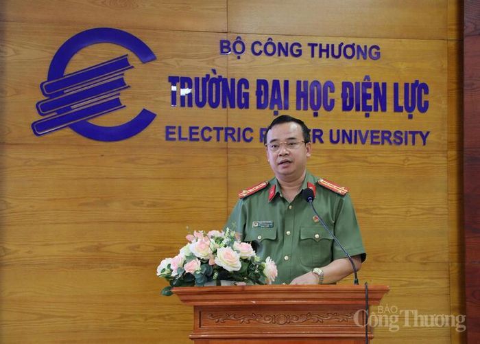 Đại tá, PGS.TS Tống Văn Khuông, Phó Giám đốc Học viện Chính trị Công an nhân dân.