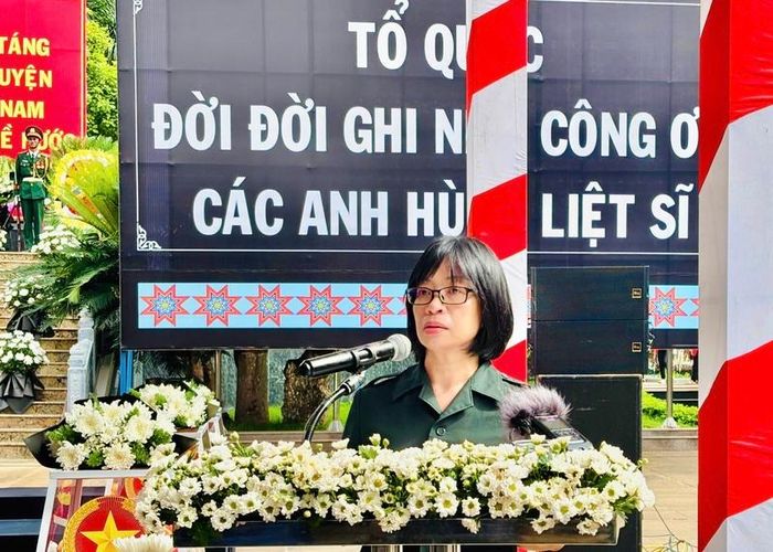 Phó Chủ tịch UBND tỉnh Gia Lai Nguyễn Thị Thanh Lịch đọc điếu văn tại buổi lễ. Ảnh: Ngọc Minh