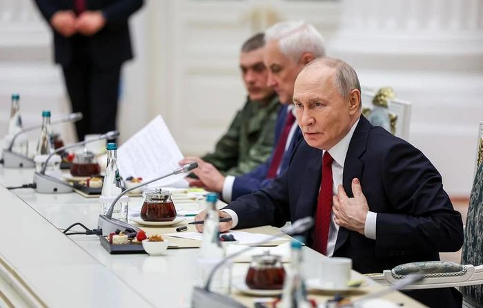 Tổng thống Nga Vladimir Putin cho biết Moscow đang đẩy mạnh phát triển các loại UAV ứng dụng trí tuệ nhân tạo (AI). Ảnh: Tass