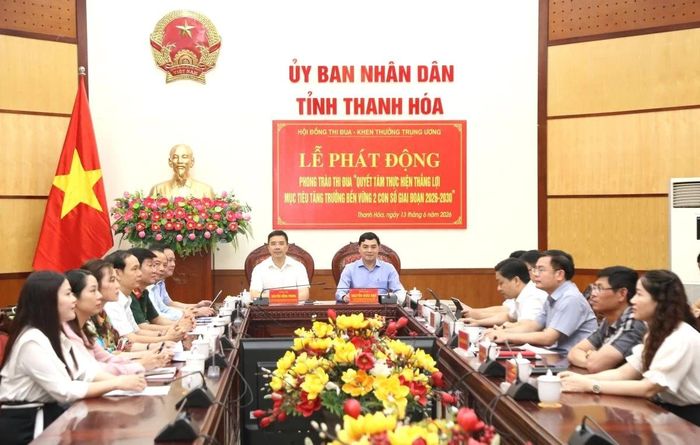 Các đồng chí: Nguyễn Hoài Anh, Ủy viên Trung ương Đảng, Phó Bí thư Tỉnh ủy, Chủ tịch UBND tỉnh; Nguyễn Hồng Phong, Ủy viên dự khuyết Trung ương Đảng, Phó Bí thư Thường trực Tỉnh ủy, Chủ tịch HĐND tỉnh cùng đại diện lãnh đạo các sở, ngành, đơn vị chức năng của tỉnh Thanh Hóa dự lễ phát động.