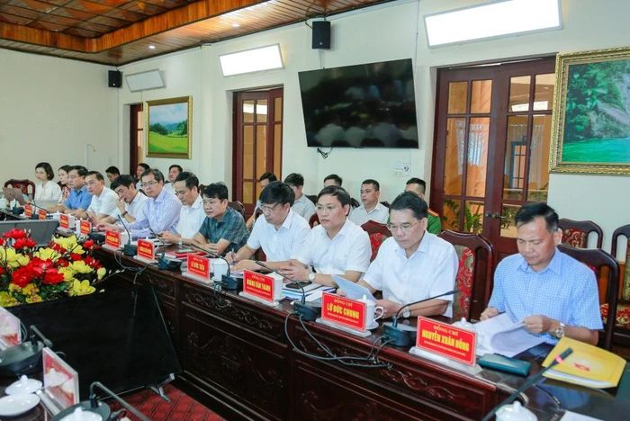 Ban Thường vụ Đảng ủy các xã Linh Sơn, Đồng Lương, Văn Phú, Giao An, Yên Khương, Yên Thắng dự hội nghị.