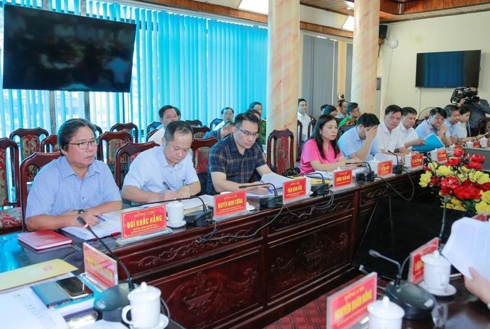 Các thành viên đoàn kiểm tra tham dự hội nghị.