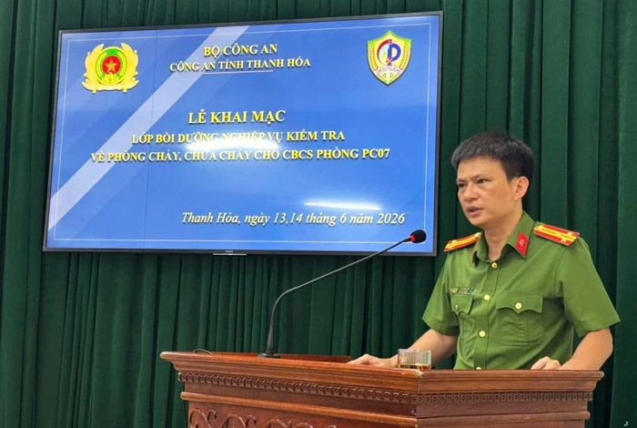 Thượng tá Lê Trọng Tài, Trưởng Phòng Cảnh sát PCCC và CNCH quán triệt nội dung tại lớp bồi dưỡng.