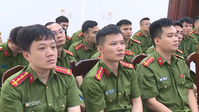 Các cán bộ, chiến sĩ tham gia lớp bồi dưỡng.