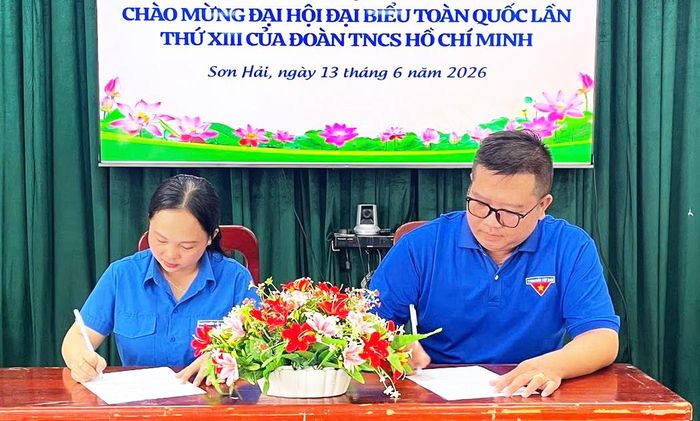 Đoàn Thanh niên xã Sơn Hải và Đoàn Thanh niên xã An Minh ký kết giao lưu.