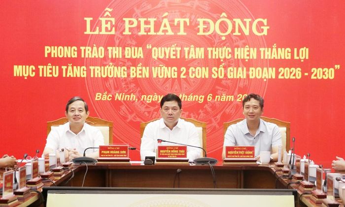  Bí thư Tỉnh ủy Nguyễn Hồng Thái; Chủ tịch HĐND tỉnh Nguyễn Việt Oanh; Chủ tịch UBND tỉnh Phạm Hoàng Sơn dự lễ phát động thi đua tăng trưởng 2 con số tại điểm cầu Bắc Ninh. 